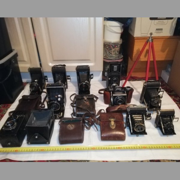 Kolekce starožitných 8 ks fotoaparátů + 1 stojánek