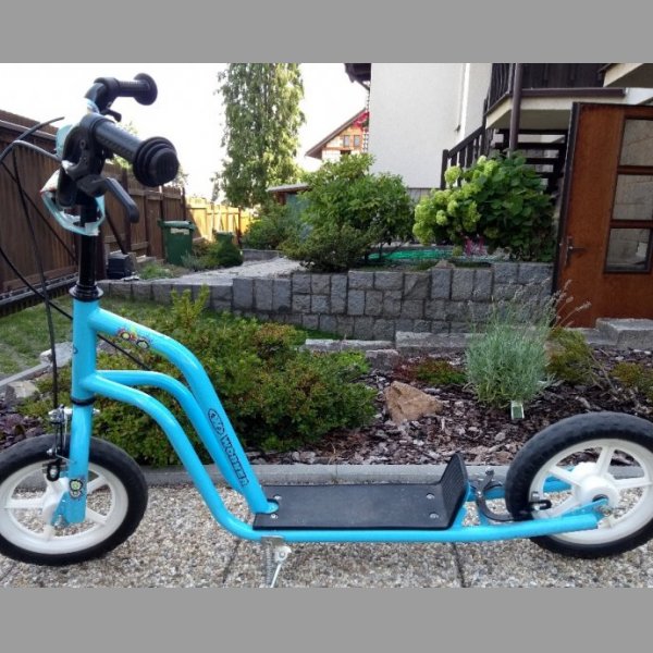 Koloběžka WORKER Smurf Scooter modrá 12 