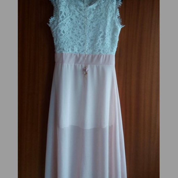 Letní růžovo bílé krajkové dlouhé šaty