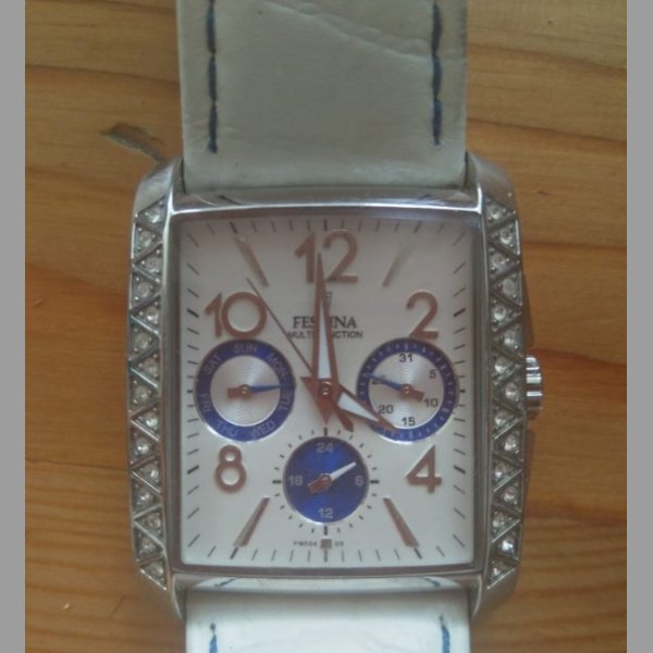 Krásné dámské hodinky Festina s 30 zirkony