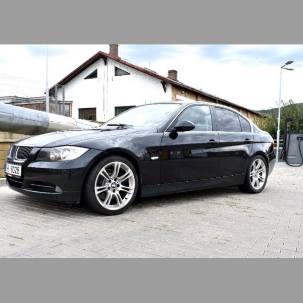 BMW 330i E90