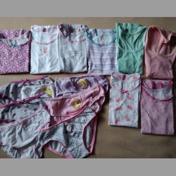 Dívčí spodní prádlo vel.6-7 let