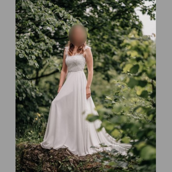 Svatební šifonové šaty s vlečkou (Kabelková & Oplocká)