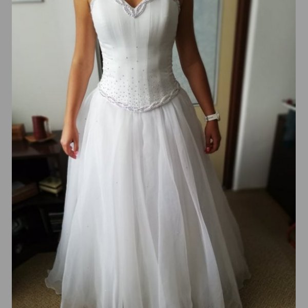 Svatební korzetové bílé šaty