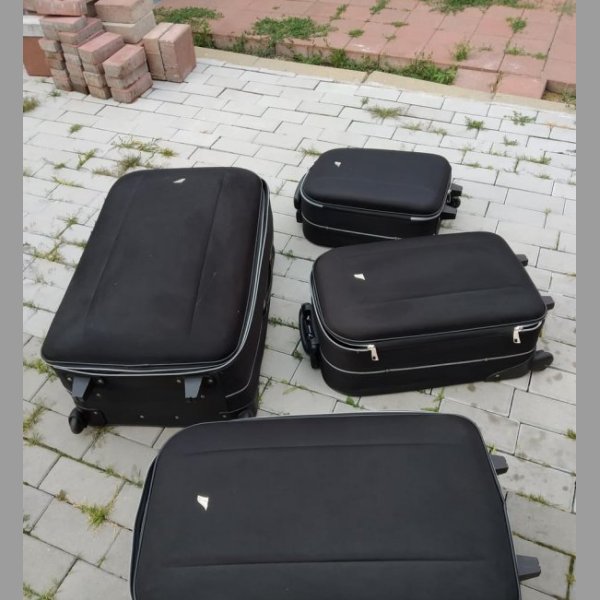 Sada skořepinových kufrů