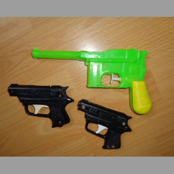 3 x staré retro hračky pistole,pistolky