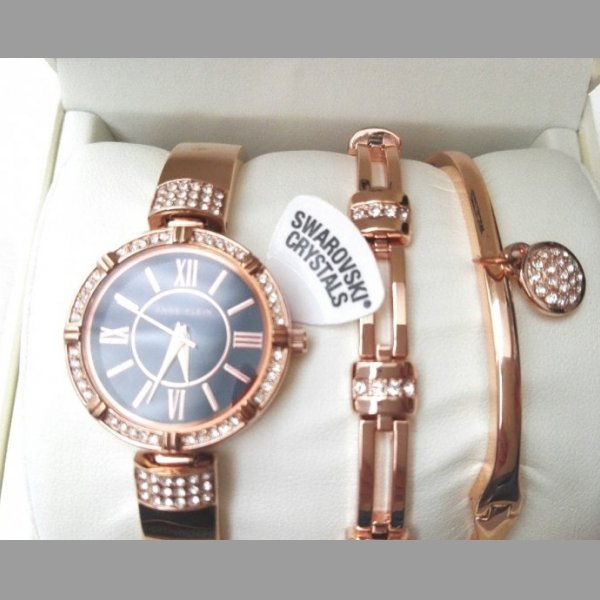 D. hodinky Anne Klein s krystalky Swarovski a set náramků