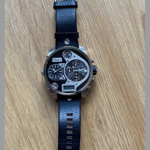 Prodám pánské hodinky DIESEL  DZ7125